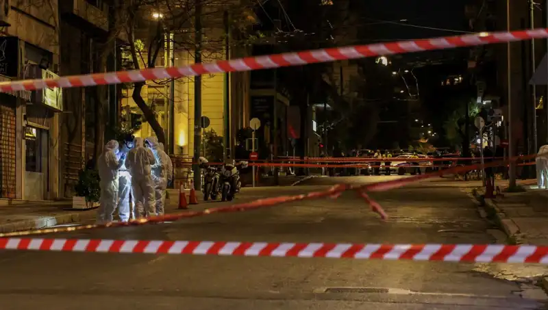 Atina'nın Merkezi Bölgesinde Şüpheli Çanta Patladı: Paniğe Neden Oldu