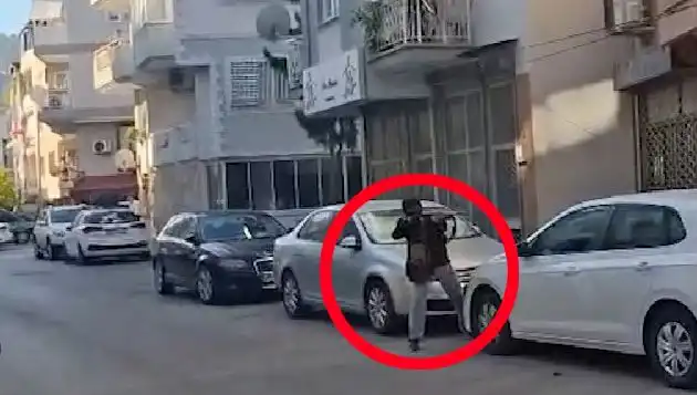 İzmir'de Gerilim Dolu Anlar: Saldırganla Çatışma Nasıl Yaşandı?