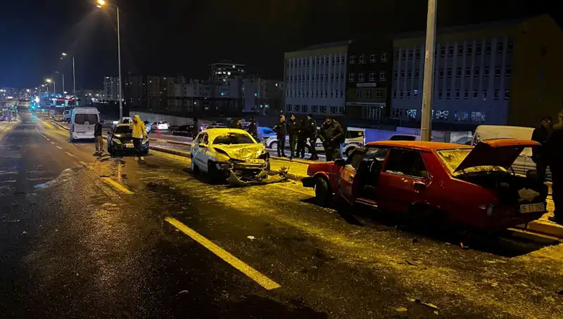 Kayseri'de Feci Trafik Kazası: 11 Araç Birbirine Girdi!