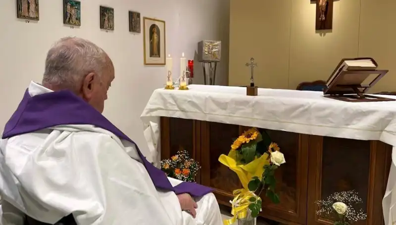 Vatikan'dan Müjdeli Haber: Papa Artık Kendi Başına Nefes Alabiliyor
