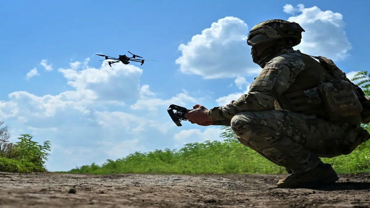 STM'nin yeni projesi: FPV dronlar harp sahasında görev yapacak.