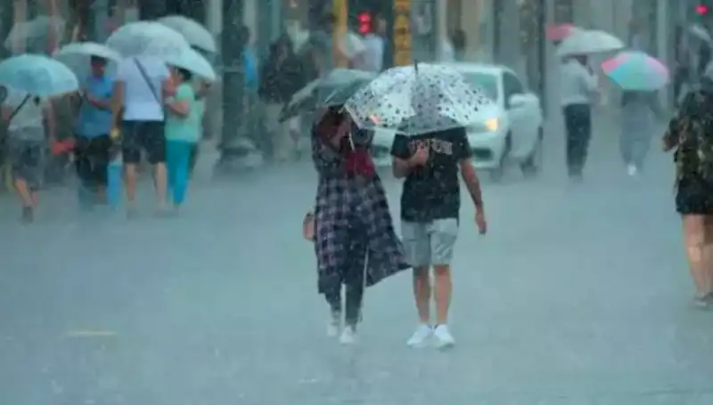 İstanbul’da Fırtına Uyarısı ve Yangın Bölgesine Dikkat!