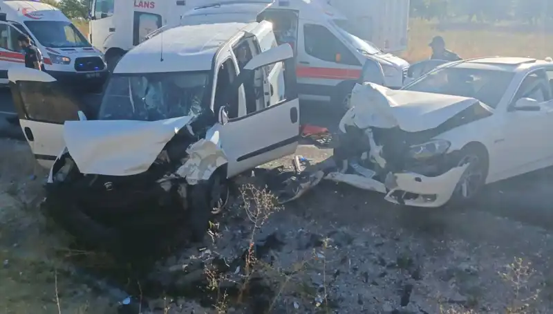 Nevşehir'de Feci Trafik Kazası: 14 Yaralı, Detaylar Açıklandı!