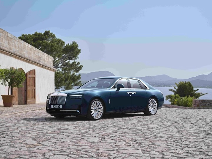 Rolls-Royce 2025 Ghost Series II Resmi Olarak Tanıtıldı: Lüksün Yeni Zirvesi