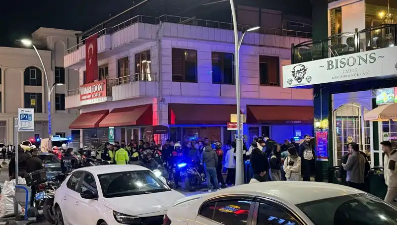 İstanbul'da Yıldırım gibi düşen olay: Havaya ateş açan kişi kafe sahibini bıçakladı!