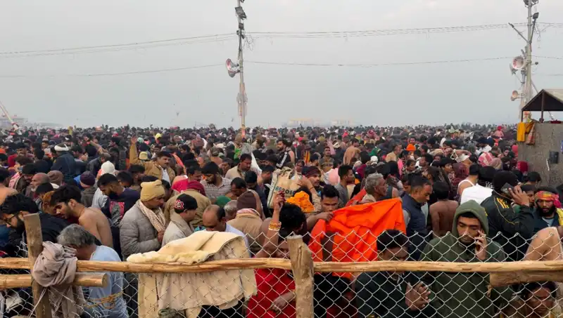 Hindistan'daki Dini Festivalde Yaşanan Tüyler Ürpertici İzdihamda 6 Kişi Hayatını Kaybetti