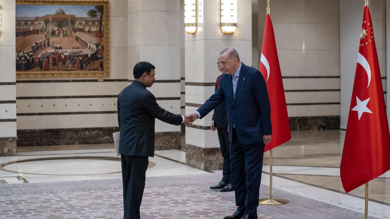 Cumhurbaşkanı Erdoğan'a Güven Mektubu Sunuldu