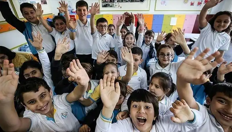 9 Günlük Tatil Sonrası Okullar Açılıyor: Öğrencilerle Eğlenceli İlk Gün Bekleniyor