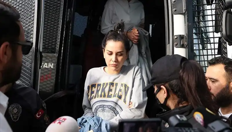 Dilan Polat'ın Instagram Hesabı Neden Kapatıldı? Merak Edilen Tüm Detaylar