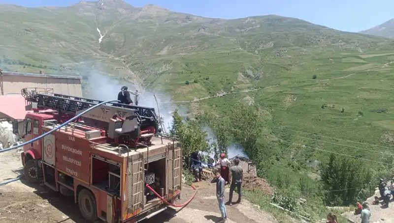 Van'da Yangın Faciası: Küçük Çocuğun Hayatı Kayıp!