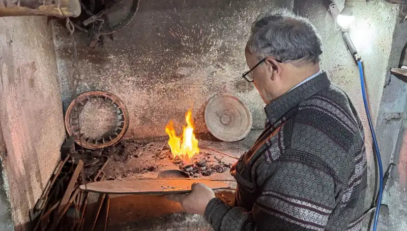 İstanbul’un 20 Metrekarelik Dükkanında Baba Mesleği Yaşatılıyor