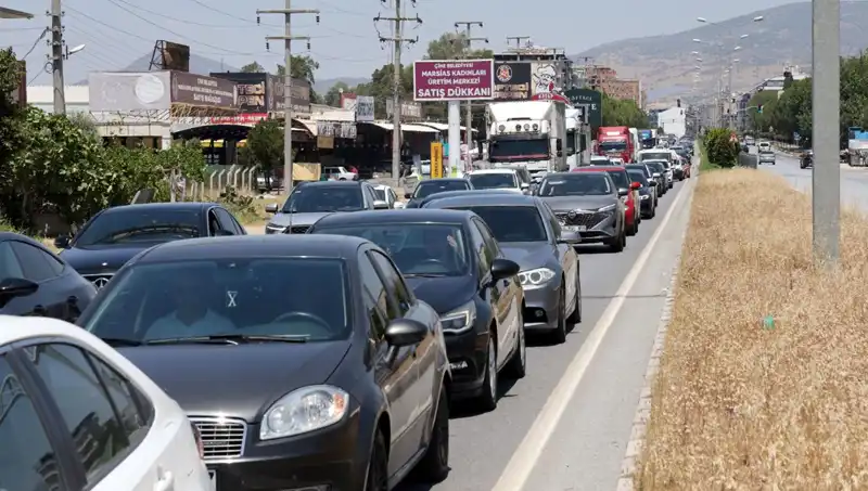 Aydın'dan Muğla'ya 60 Kilometrelik Araç Kuyruğu: Tatilci Akını!