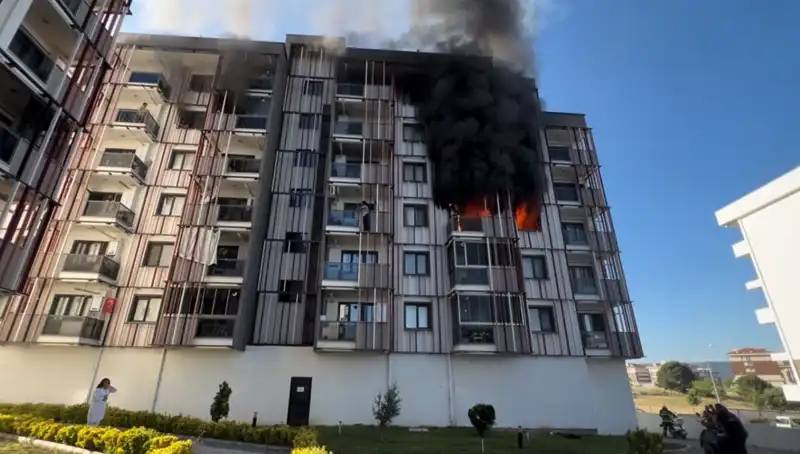 Çanakkale'de Korku Dolu Anlar: Yangınla Uyanan Şehrin Düşmanla Sınavı