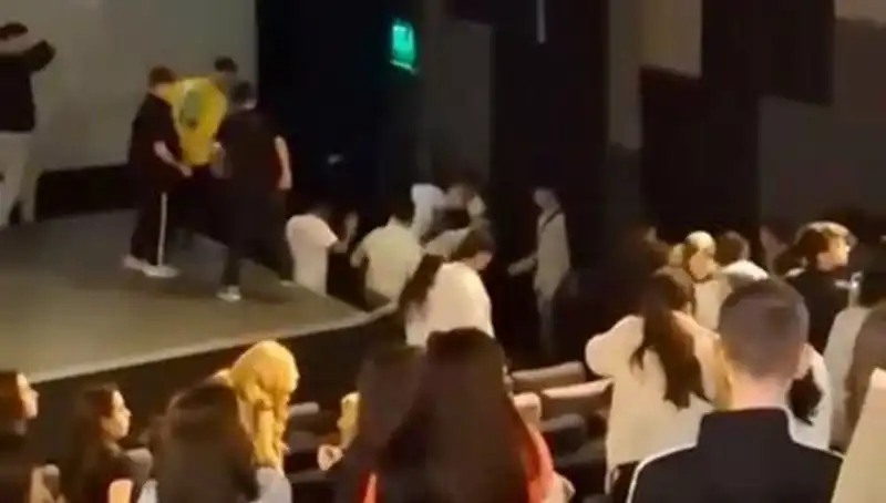 Çakal Hayranları Arasındaki Kavga Sosyal Medyayı İnletti!