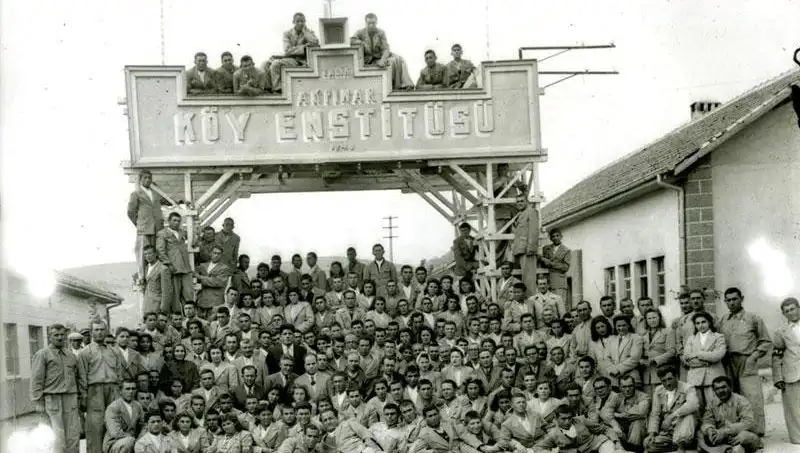 17 Nisan’da Ne Var? Köy Enstitüleri’nin Kuruluş Yıldönümünü Kutluyoruz!