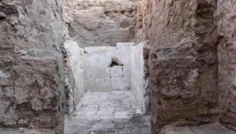 Mısır'da Tarihe Işık Tutan Keşif: 3.500 Yıldan Eski Kraliyet Mezarı Bulundu