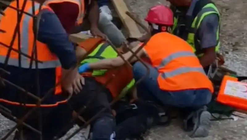 Adana'da İnşaat Alanında Kaçınılmaz Kaza, İki İşçi Yaralandı!