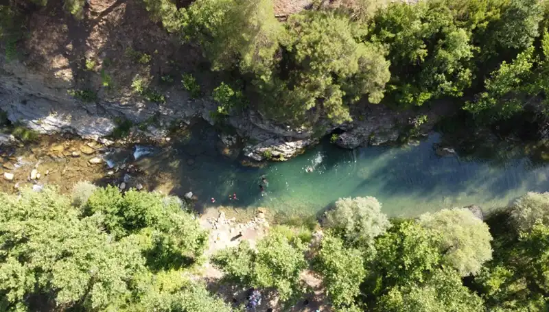 Adana'nın Sıcaklarına Rağmen Yaylacılardan Doğal Kaynak Suları İle Ferahlatıcı Çözüm