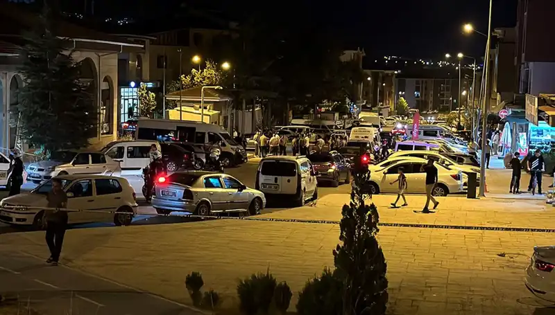 İstanbul’da İki Aile Arasında Tartışma Kanlı Bitti: 1 Ağır Yaralı