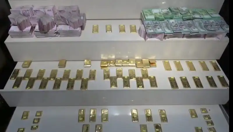 Van Havalimanı'nda Kaçak Altın ve Para Operasyonu: Detaylar Ortaya Çıktı!