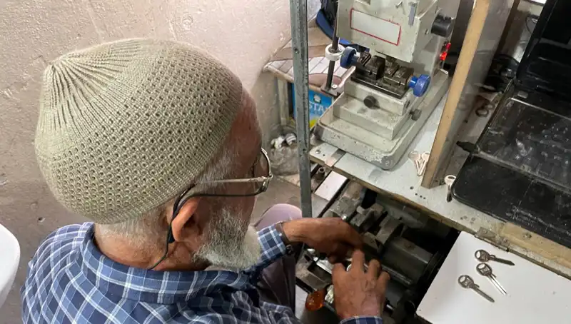 28 Yılda 4 Metrekarelik Dükkanını Saray Gibi Dönüştürdü