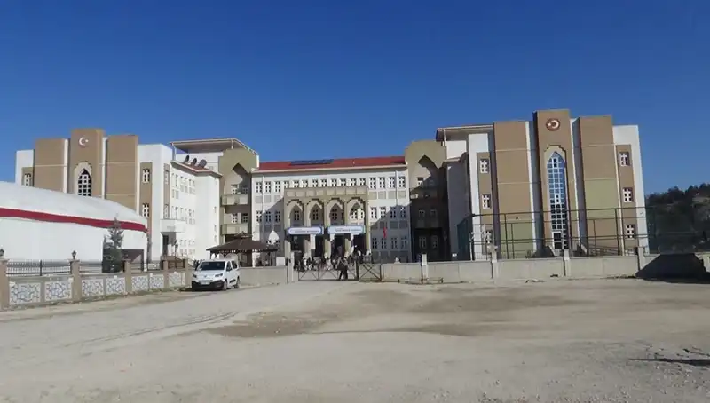 Ortaokulda Öğretmenden Öğrenciye Şiddet İddiası: Olayın Perde Arkası